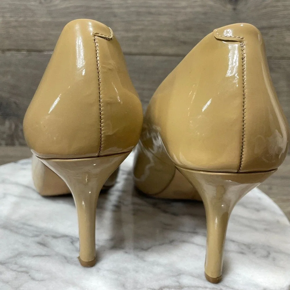 Vince Camuto Heels Womens 8.5 B Beige Nude Kitten‎ Patent Leather Peep Toe Pumps
